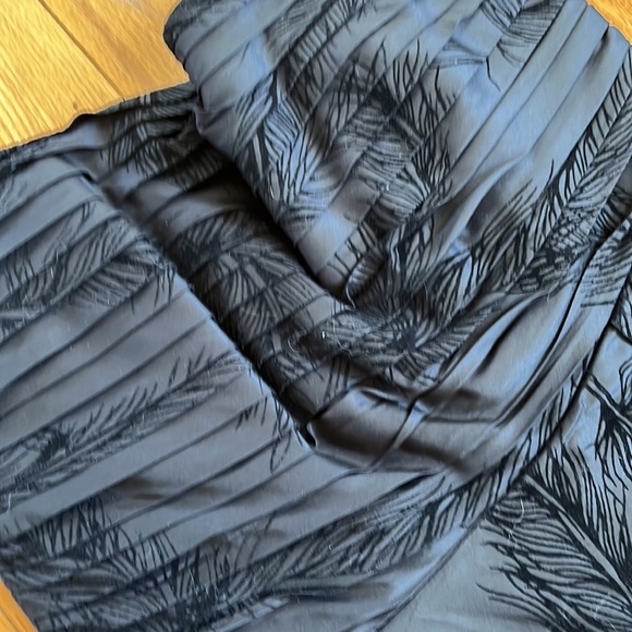 100% silk black Juicy Couture cocktail dress. Worn once. - Picture 3 of 6